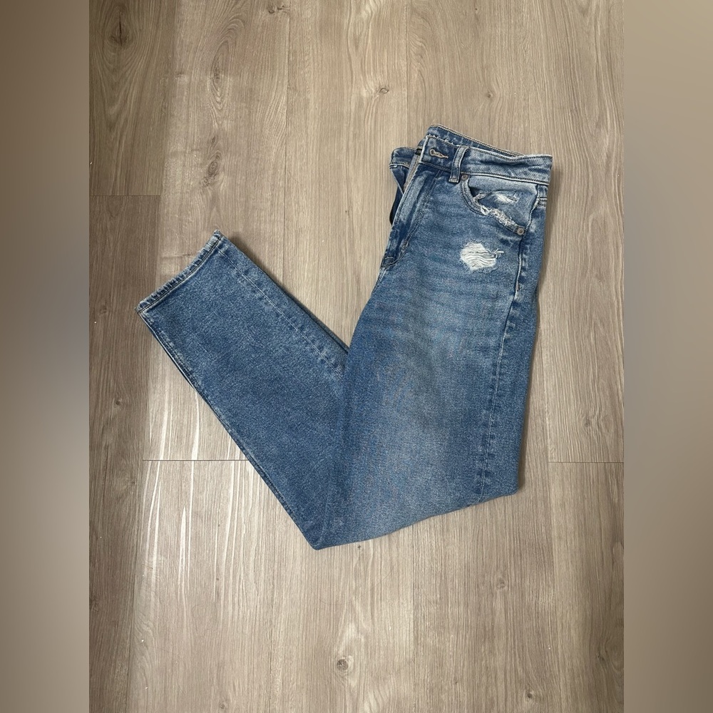 NWOT American Eagle Mom Jeans - Size 4